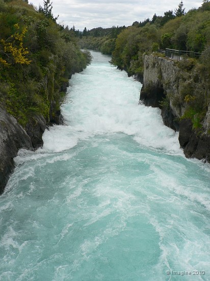 6.64- Les Huka falls une gorge de 15m de large.JPG